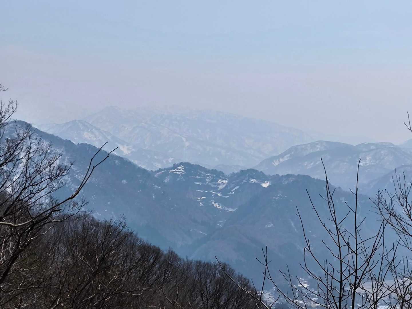 展望台。白山方面は霞んでいた。