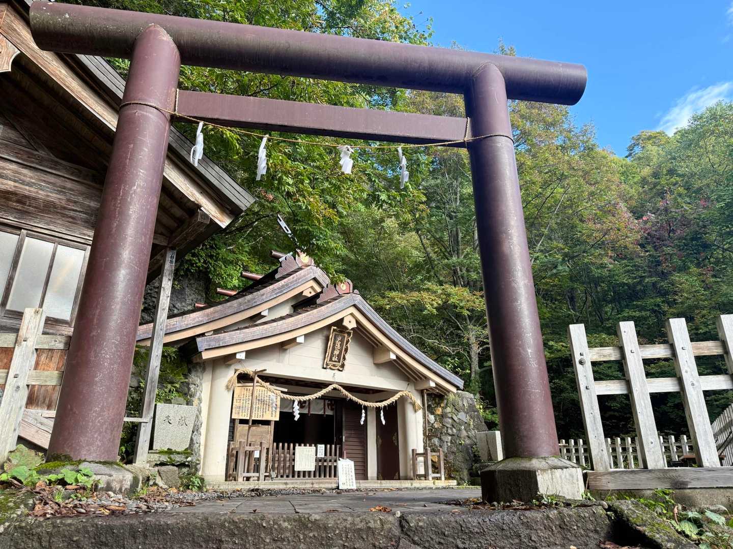 奥社で今日無事に下山できるよう願ってスタートです