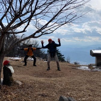 笑顔が暗くてよく見えない。
写真技術の問題。