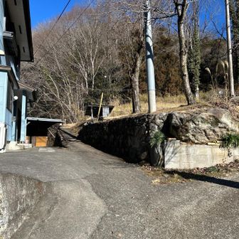 下山。
民家の脇を通ります。