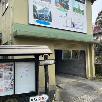 翌朝5時半に起き、金沢から1時間半ほどJR七尾線の普通列車に揺られて七尾へ🚞ICカード使えた✌️¥1,230。七尾駅から七尾城史資料館まで3 km歩き、そこからさらに大手道へと進む🏃‍♂️