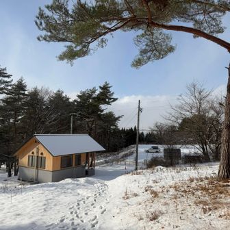 いっきに飛んで下山👍
夏もそうだけど、冬も下山が怖いからね…雪山行くなら足元の装備をしっかりしていこう🙌

※今回姫神山を訪れたのは山頂付近で12本爪アイゼンを試してみたかったから💡
しかし新雪で固まっておらず使わずともチェーンスパイクで行けたのであえて出さずにそのまま😅
体力も落ちてたし、まずはだらけきった己自身を鍛えるところから始めないと高い冬山など行けないわ😂