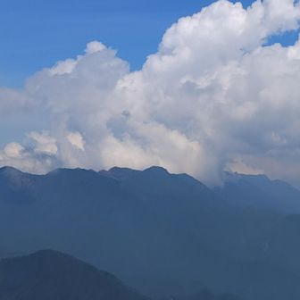 帰りには赤石山系もガスがのきました
