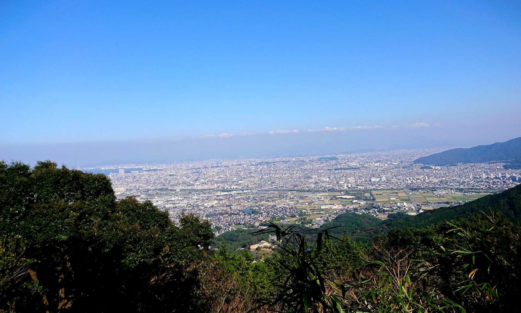 ちょっと霞んでるけど❗福岡の街が一望✴️立花山より見渡しが良いと思います(^-^)