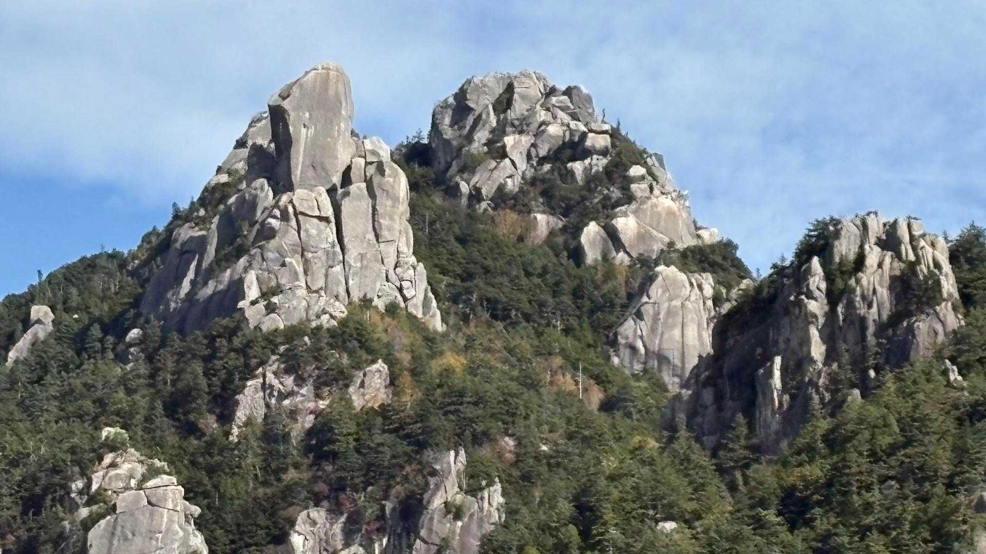 瑞牆山荘コース | 奇岩・巨岩の連続がかき立てる冒険心と、苔むした森が醸す癒しの写真