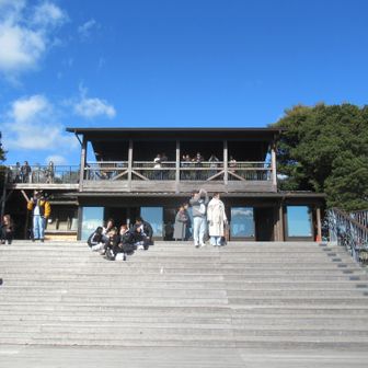 ⑦急階段を登って標高203mの横山展望台