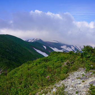 寒江山、以東岳も雲の中