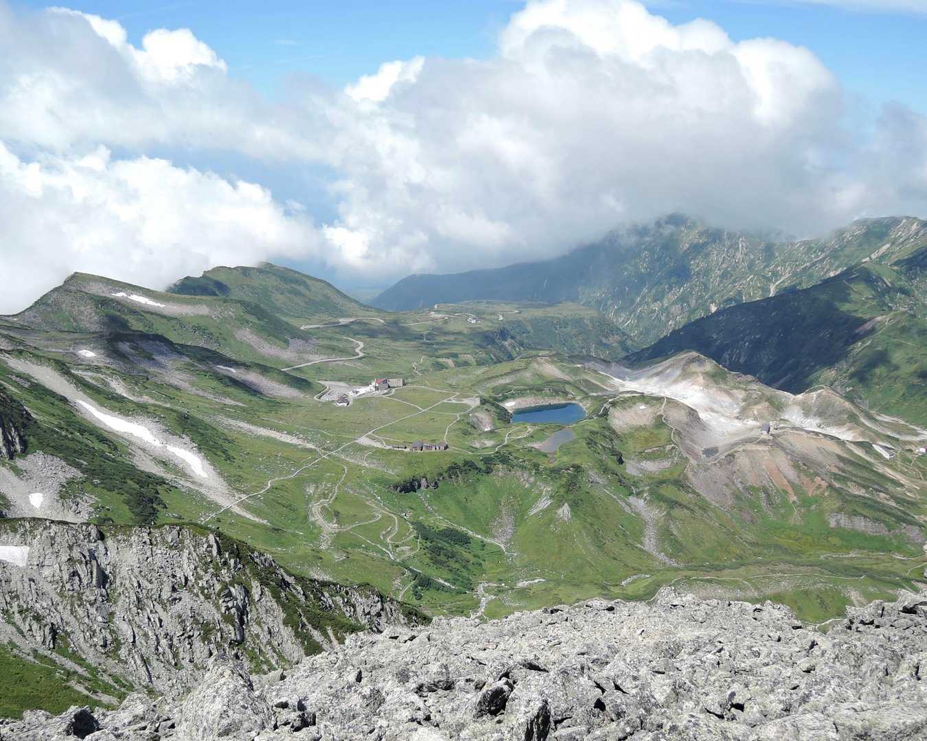 3000m峰三座と神域、黒部湖を見下ろす立山三峰周回の写真