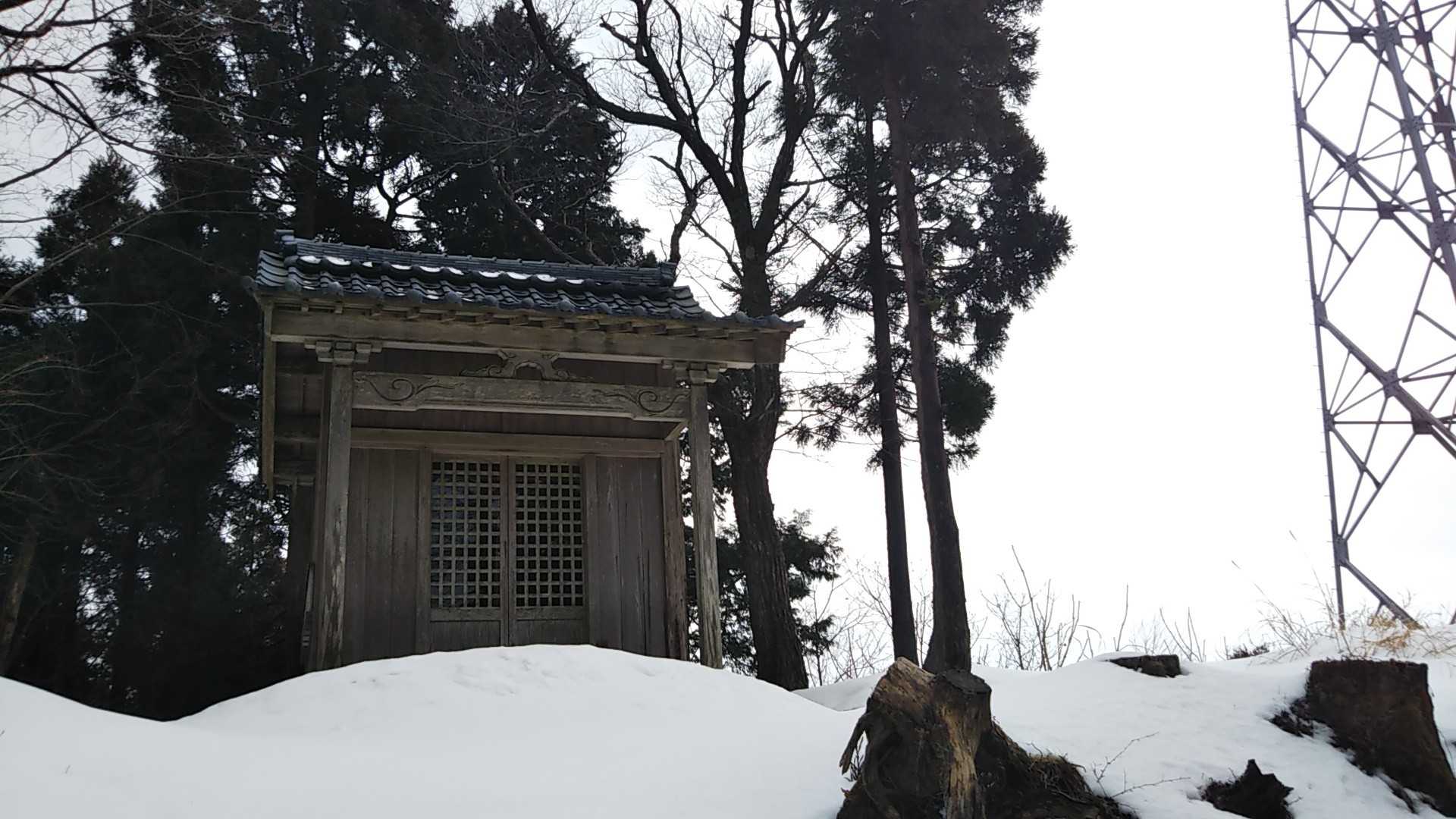 山頂の金比羅山に到着⤴️🙌
リベンジ成功✌️
山友さんありがとうございます😊

ここまでずっと登りが続いて、積雪も30cm位となり疲れました💦