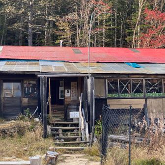 南御室小屋着。かなり古い😂