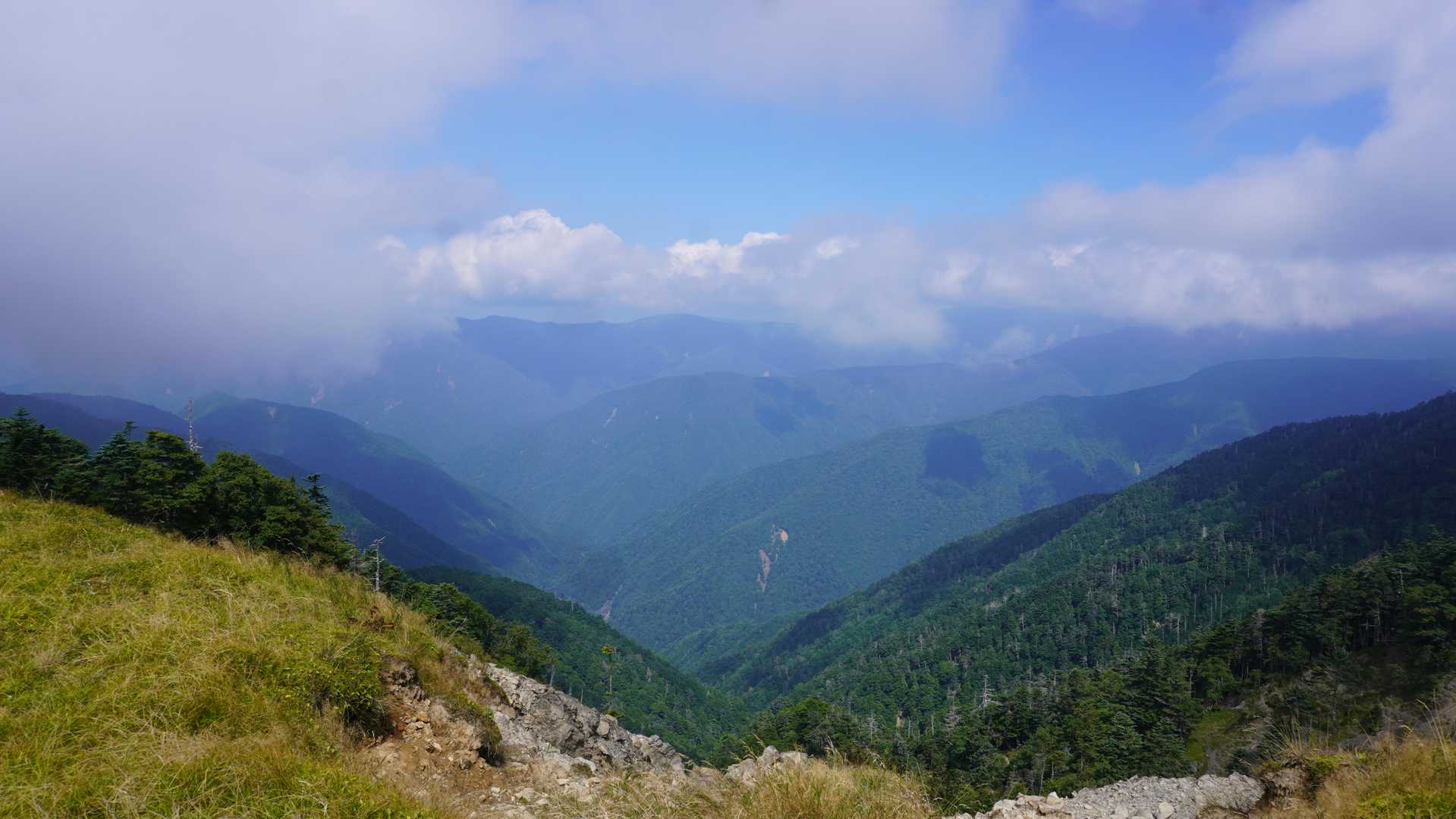 しばらく進むと、ようやく信州飯田遠山郷方面の景色が開けた👀