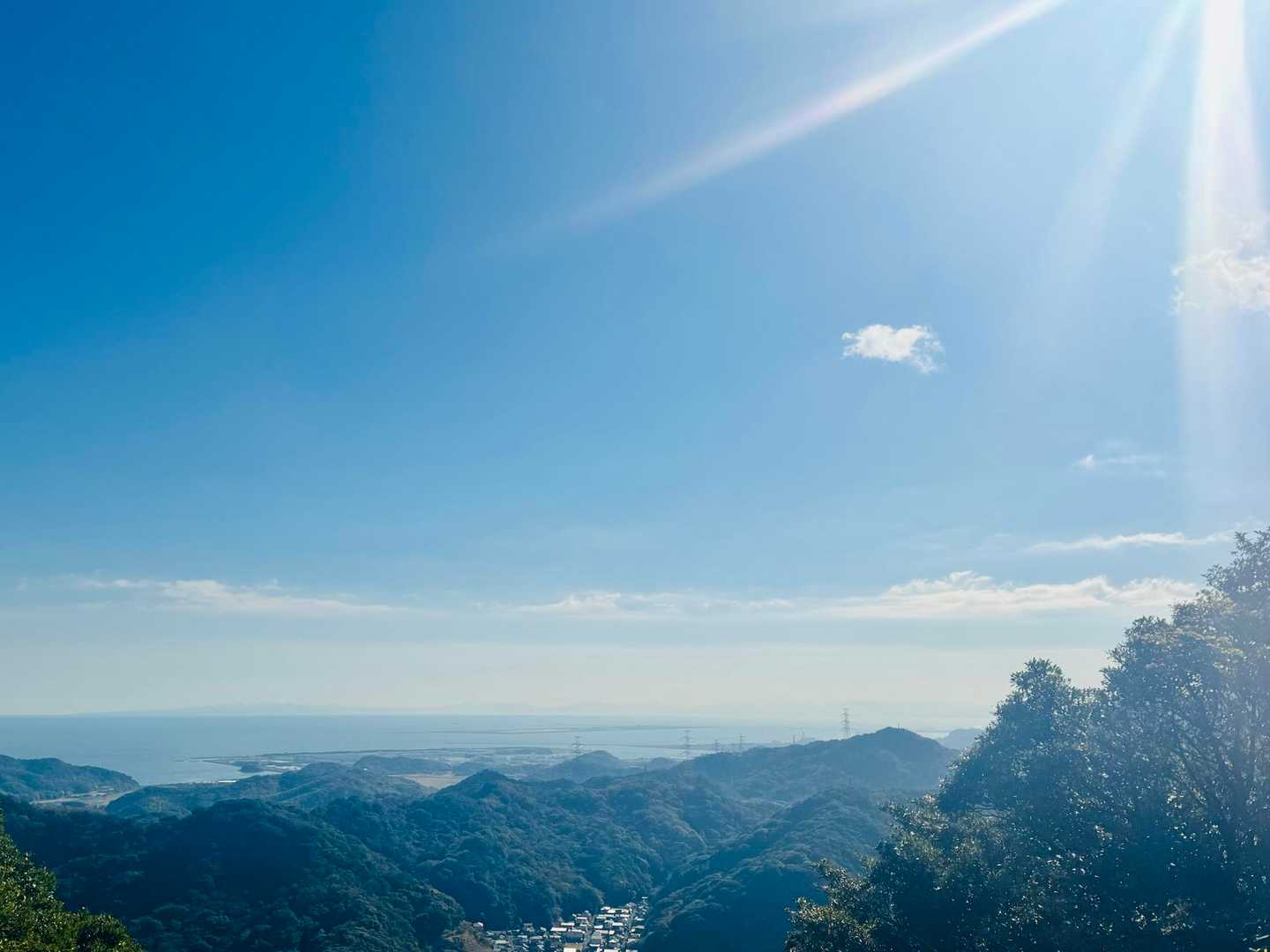 矢筈山キャンプ場の展望所から
由布岳が見えるらしいけど…右端？