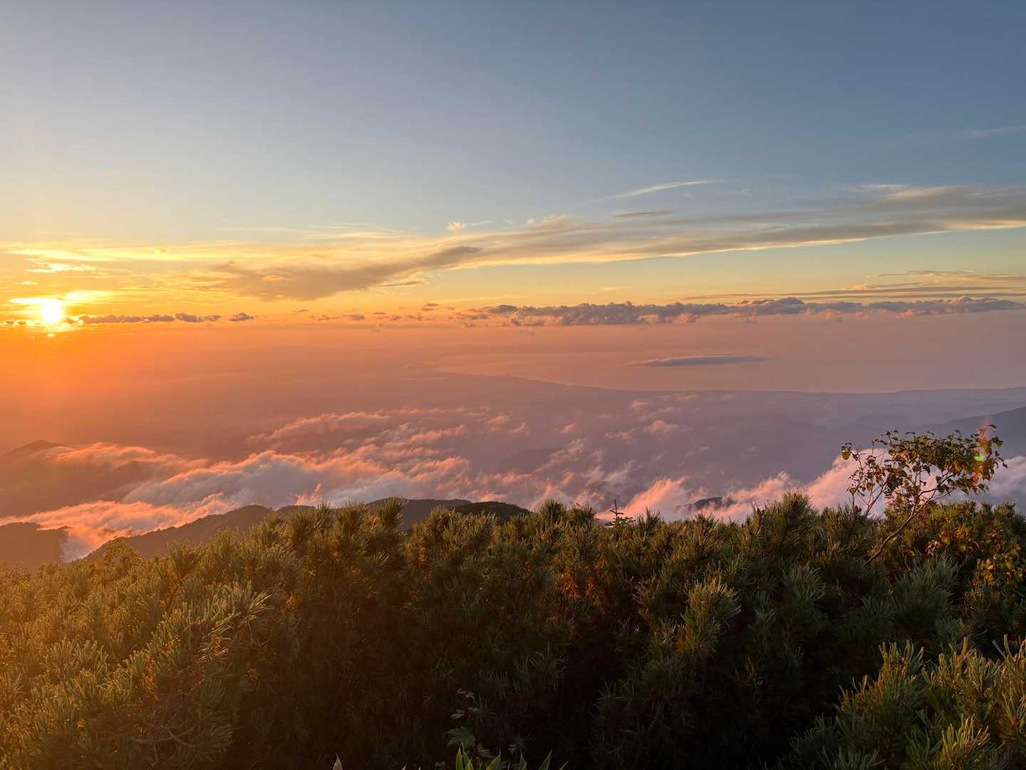 富山湾も夕焼