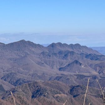 これから行く七ツ岳⭐️
経験者のめがフラさんにあそこ全部行くんですか？って聞いたら、「ネタバレしちゃって良いの？あそこ行かないんだよー!」
と言われ、「ふーん、七ツの峰は行かないんか😳」

数時間後。
＼＼＼しっかり歩くんやないかい🤣／／／
と、ツッコミが山の中で響くことに。笑