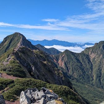 三叉峰から
赤岳阿弥陀のバックには北岳、甲斐駒、仙丈もはっきり！