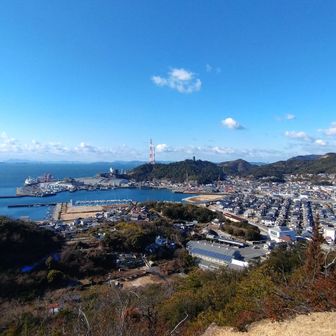 城山に登頂 ＼(^o^)／ 西方向の眺望です。