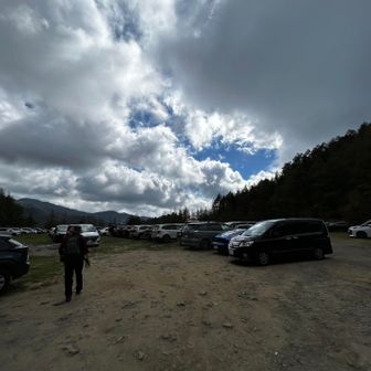 駐車場に戻ってきました
車はかなり増えていました