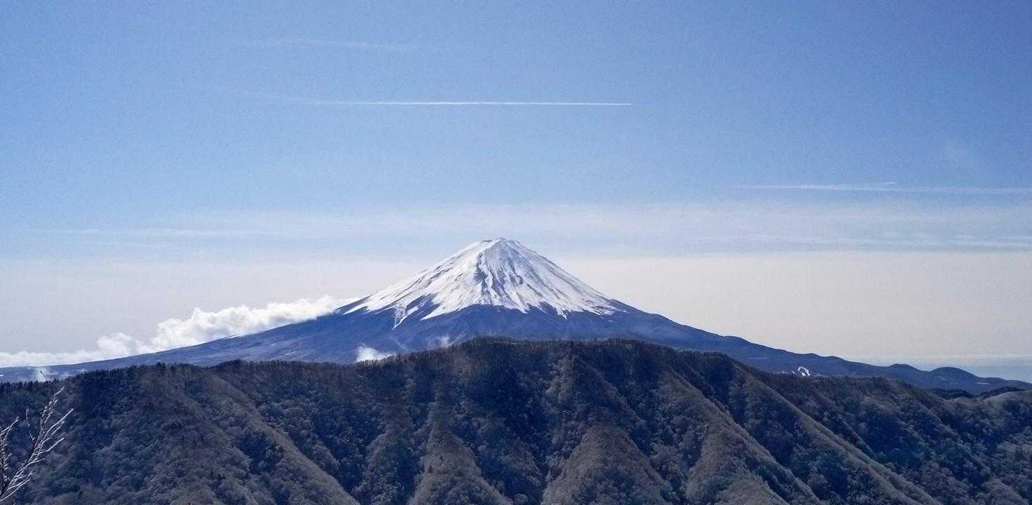 ドドド～ン‼️
釈迦ヶ岳からの、富士山👍
山頂の真下が、先程歩いた
中藤山ですよ～🤩
