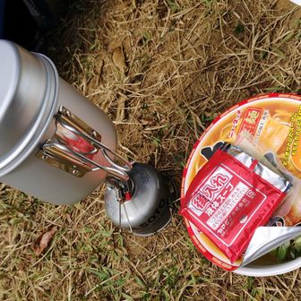 先月の燕岳で初めてバーナーを使ってお湯を沸かし、カップラーメンをいただいたのだが、バーナーは前回レンタル品。
この度、新調してしまいました。
晴れた日中は炎が見えないんですね。火がついてるかは「ぼぉー🔥」という音で判断🤔