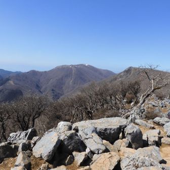 さっき登った天狗岩と御池岳