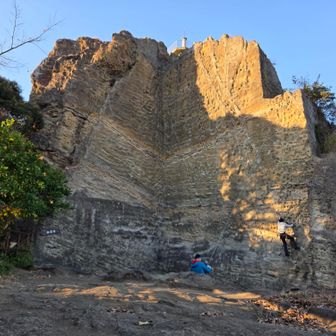 岩壁はクライミング練習でよく使われる