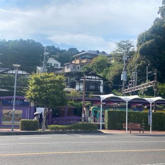 石山寺駅。紫色が、いいですね🟣