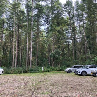稜線上の爆風は嘘のよう。
無事下山出来て良かった。ありがとうございます😊車も増えてますね。