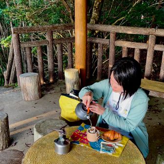 コーヒーを淹れて朝食タイム。