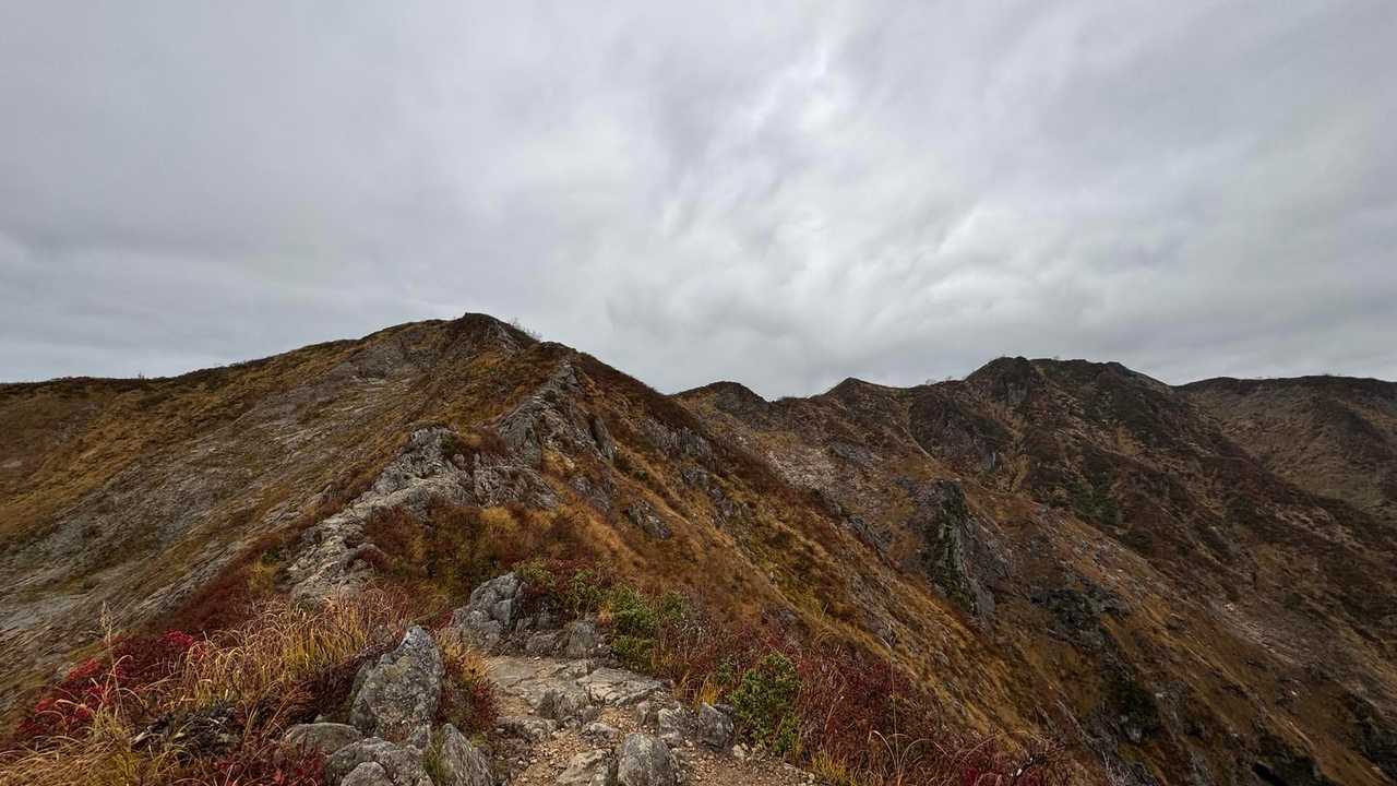 飯豊山、晩秋の稜線テン泊 の写真 51