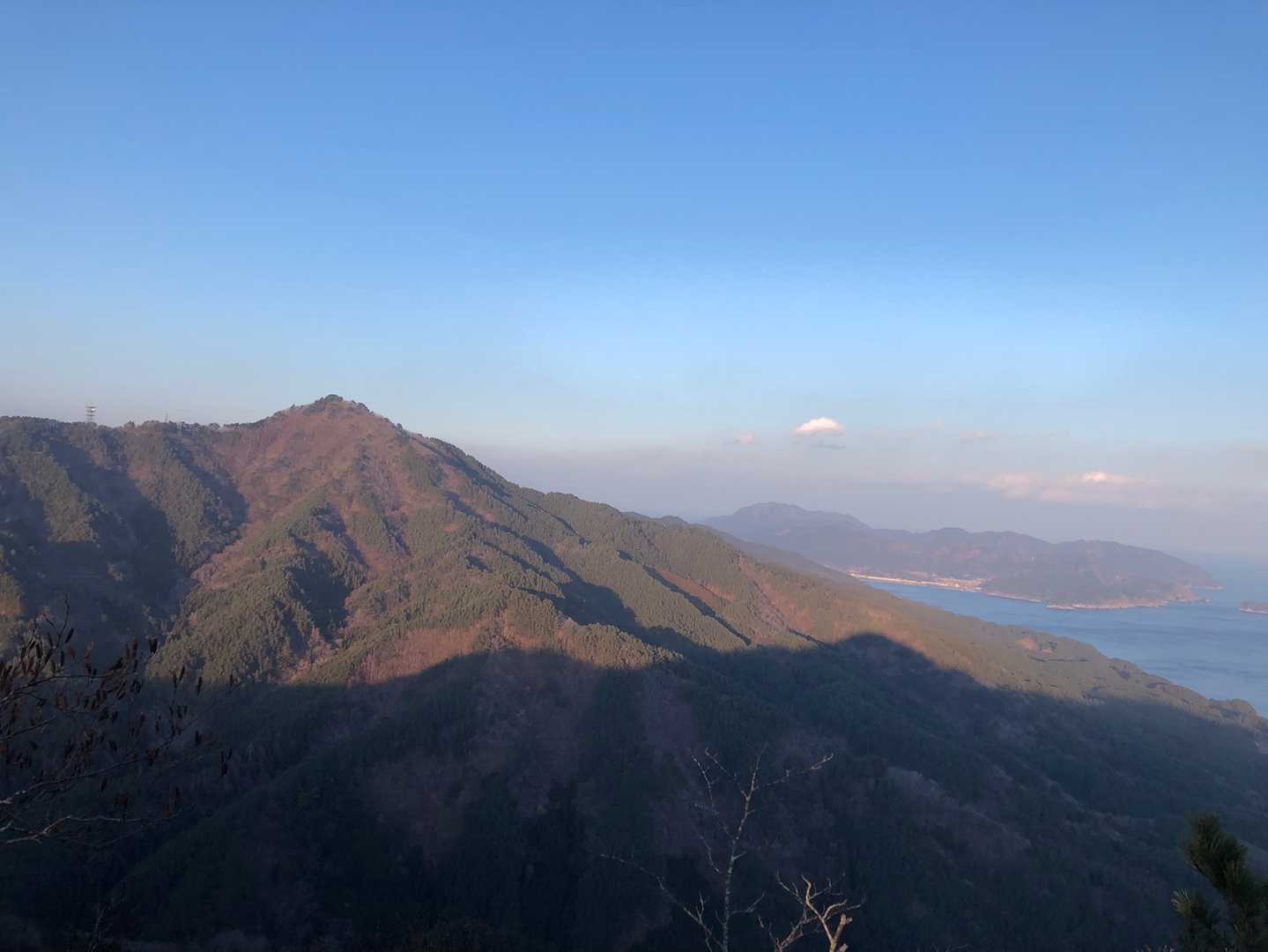 鯨山を振り返る。小鯨山の影もいいね♫