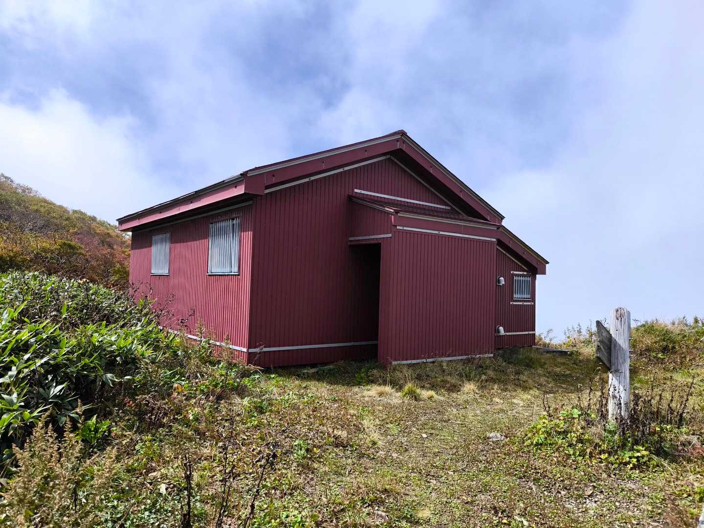 三ノ峰避難小屋。