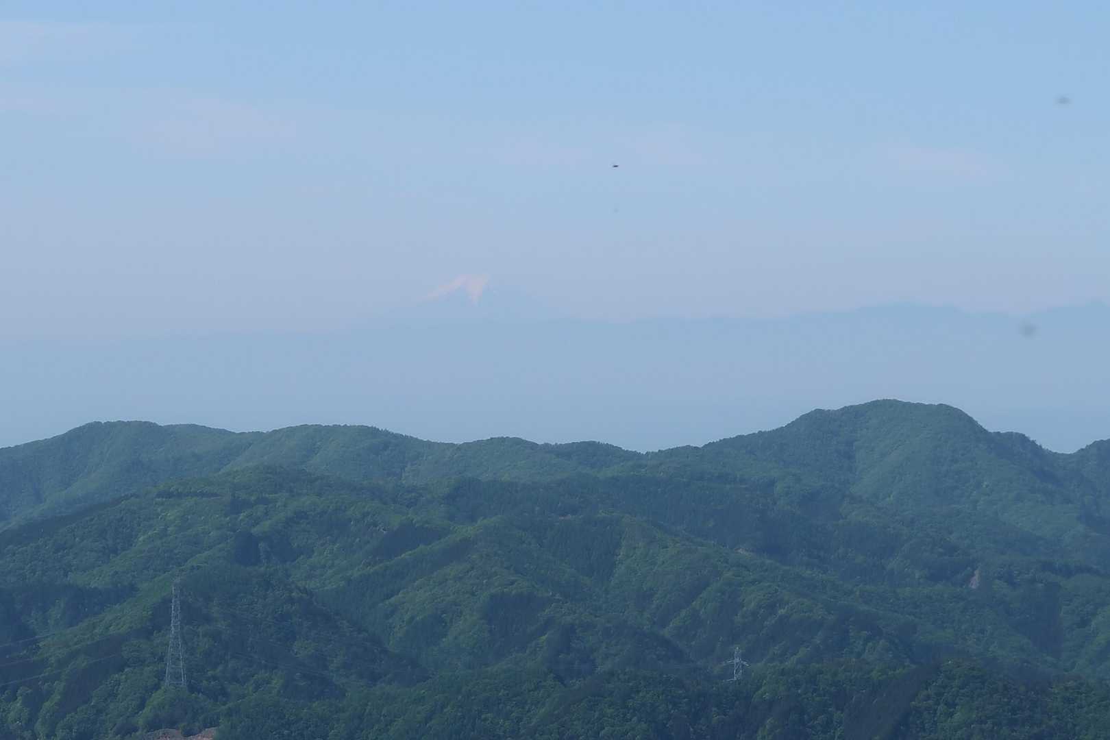 富士山うっすらと
