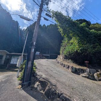 南側の登山口
車も停めれます