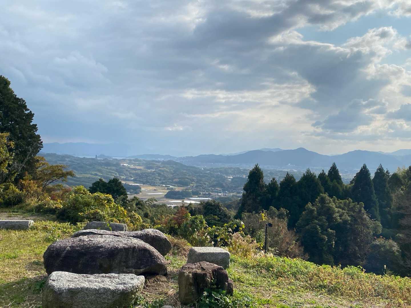 初日を見るスポットでもあるそうです。