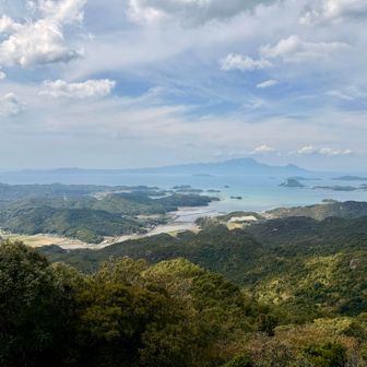 丸い岩の上は絶好の眺望。