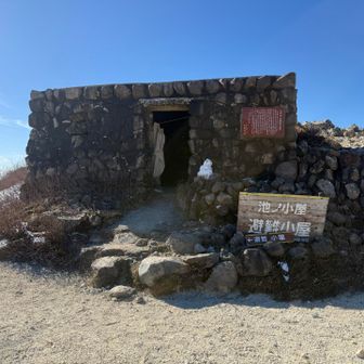 ちょっと寄り道して池ノ小屋避難小屋を見学