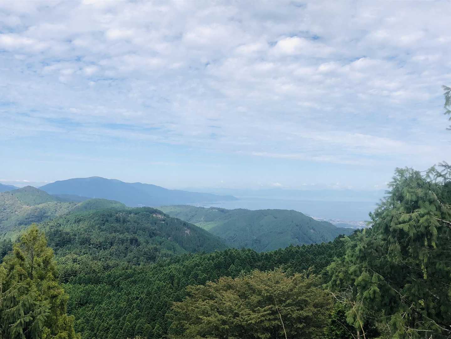琵琶湖と比良山系。