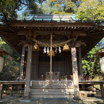峯山（常盤富士見経由）へは八雲神社の階段から登り神社の左手を進みます。
