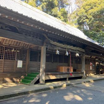 男坂の階段を登ると、こちらも立派な本殿

ここで役小角も修行をしたのだろうか

役小角と聞く宇宙皇子を思い出す
