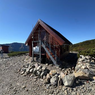 小河内小屋
一階は閉まってました