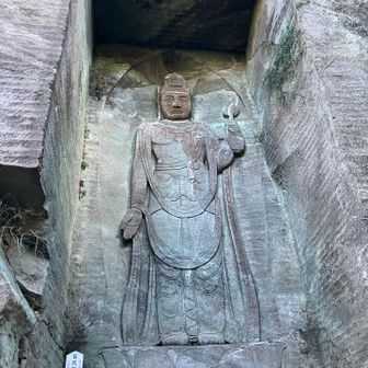 百尺観音です。航海、航空、陸上交通を守るご本尊のようです。