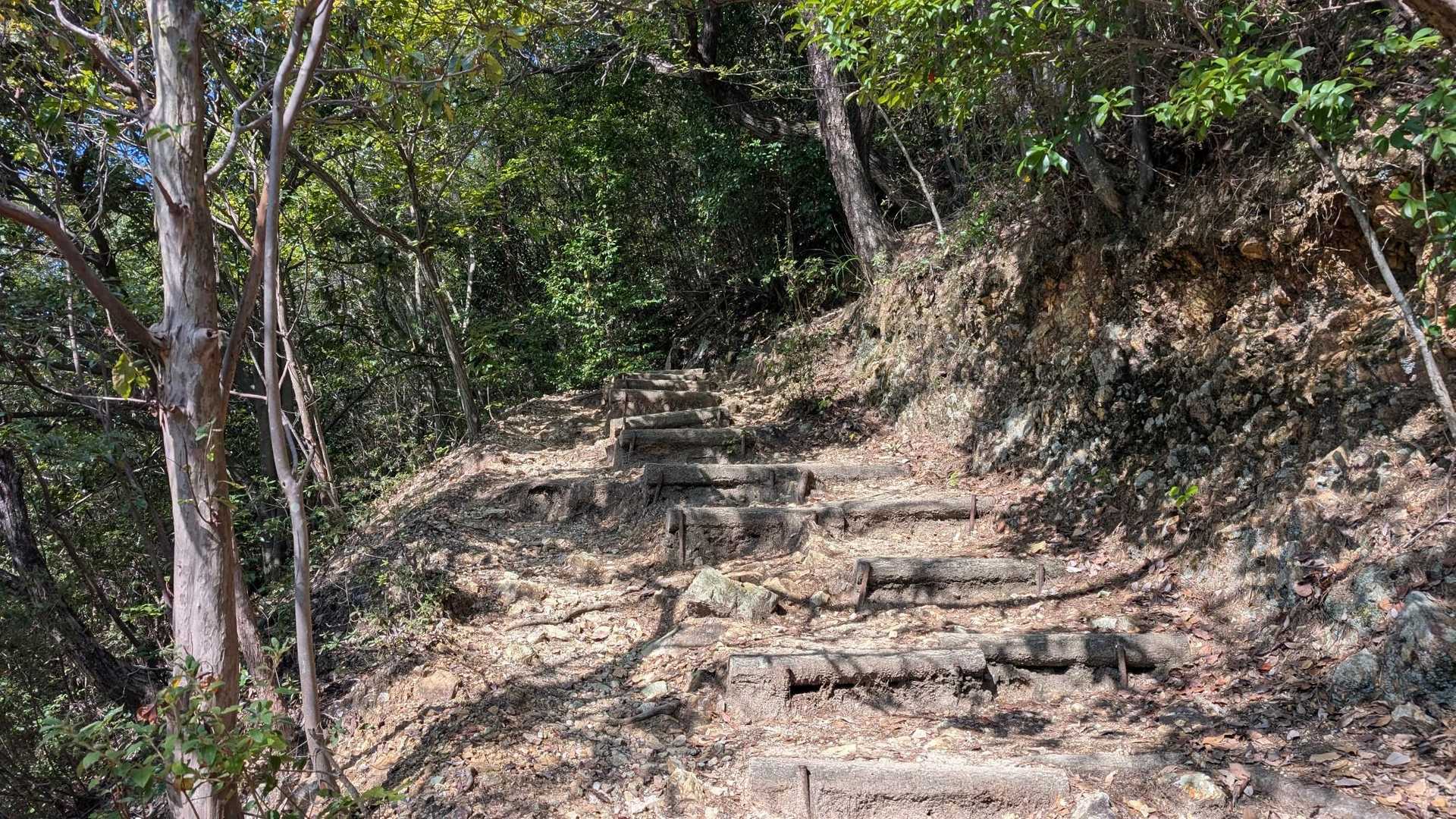 低山だけど階段地獄💦