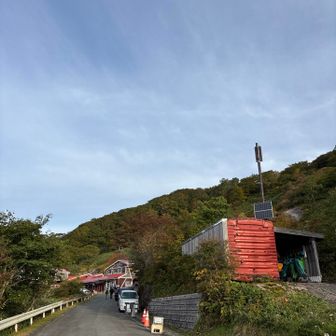 国見温泉はお花の時期くらいの混雑でした🚗
5時40分着で無くなった国見山荘前の駐車場🅿️に停めることができました😁