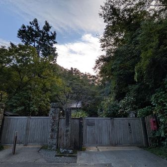 明月院前ですが、すぐ左側