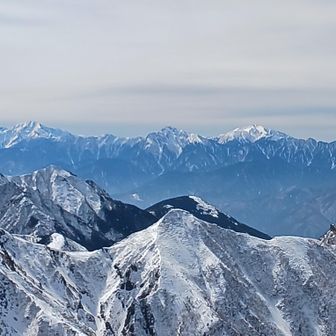 真ん中にみんな大好き甲斐駒ヶ岳✨
今年は久しぶりに甲斐駒ヶ岳も登りたいな。