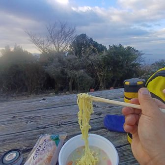 途中パラパラしてたけど寒いからチャンポン食べる😋前田さん来ないのかなぁ