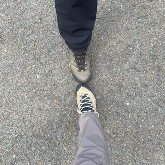 今日は前回山頂でお会いした山友さん達のご都合が合わず、お揃いスポルティバでお師匠とマイナールート狩りです