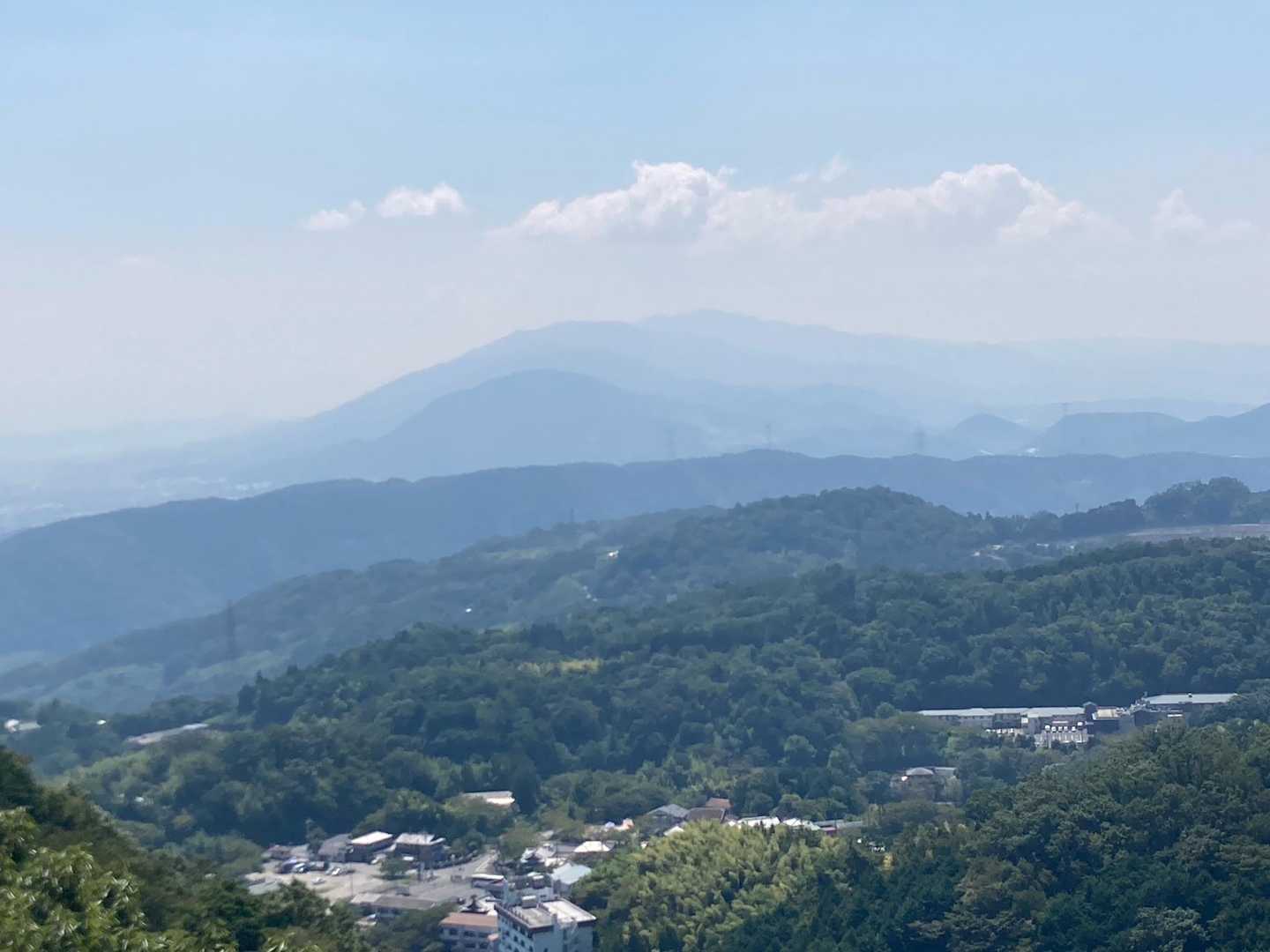 空鉢さんからダイトレ方面は、少し霞んでました。