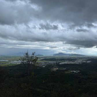 タムシバ山の絶景ポイントですが、ここで雲行きが怪しくなって来たけど