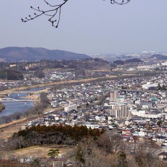 白石川と柴田町船岡の町並み